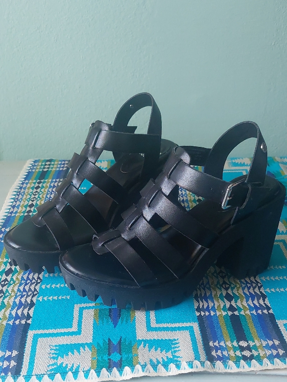 Madden NYC Black Strappy Chunky Sole Sandals